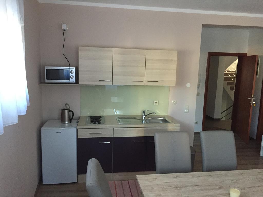 סלוניי Apartments Petra מראה חיצוני תמונה