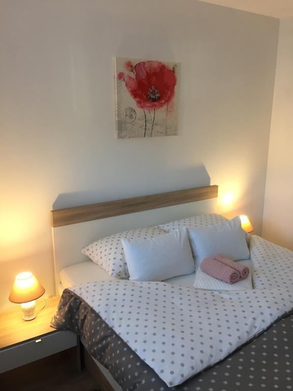 סלוניי Apartments Petra מראה חיצוני תמונה