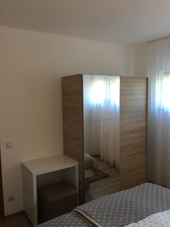 סלוניי Apartments Petra מראה חיצוני תמונה