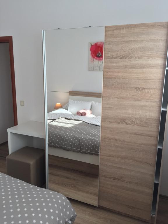 סלוניי Apartments Petra מראה חיצוני תמונה