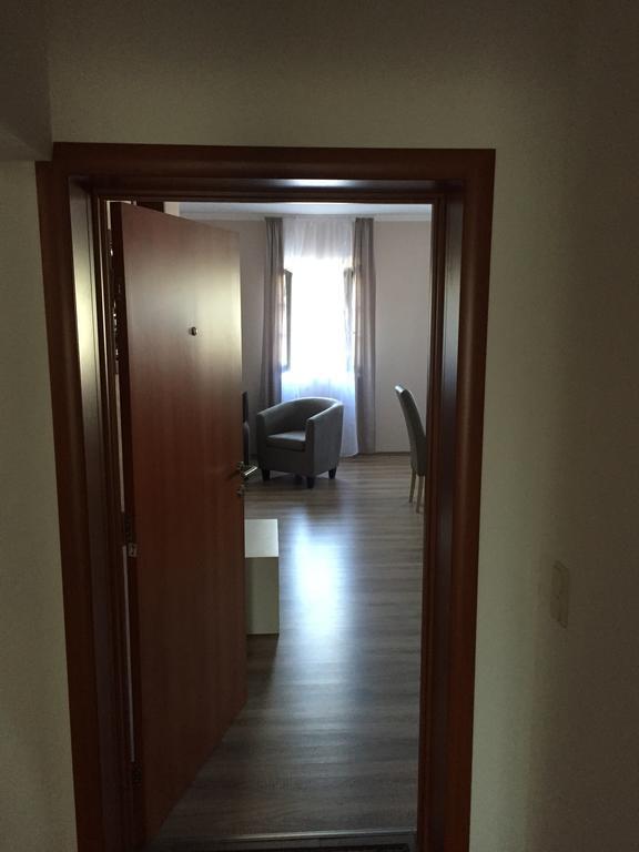 סלוניי Apartments Petra מראה חיצוני תמונה