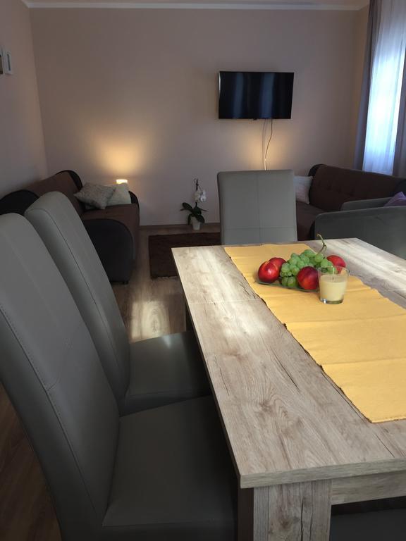 סלוניי Apartments Petra מראה חיצוני תמונה