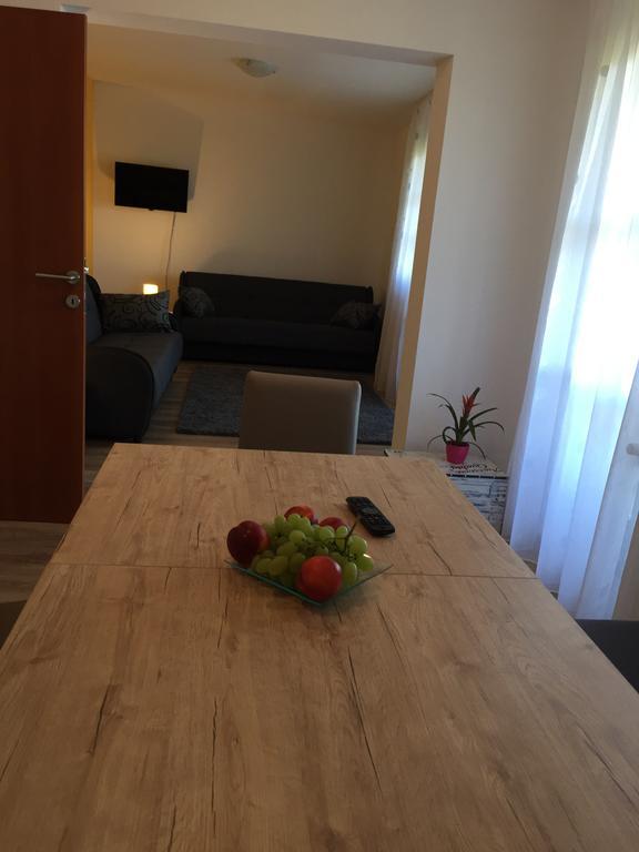 סלוניי Apartments Petra מראה חיצוני תמונה