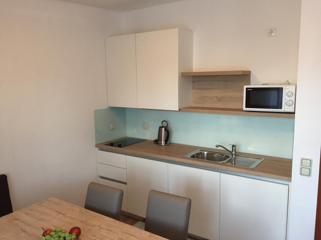 סלוניי Apartments Petra מראה חיצוני תמונה