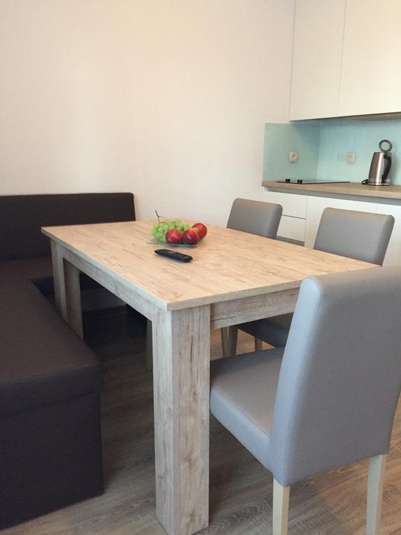 סלוניי Apartments Petra מראה חיצוני תמונה
