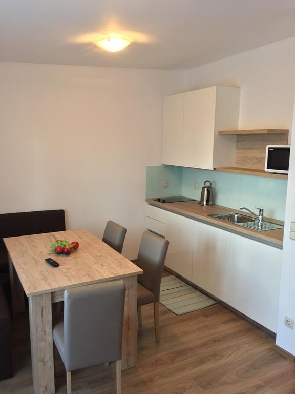סלוניי Apartments Petra מראה חיצוני תמונה