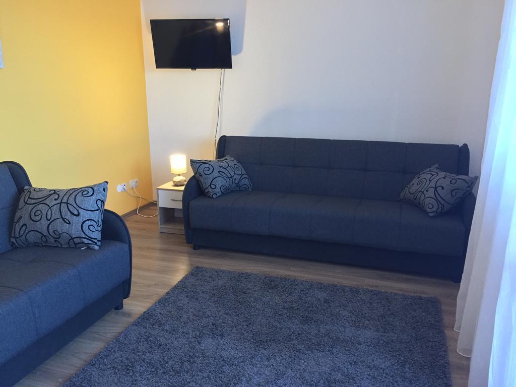 סלוניי Apartments Petra מראה חיצוני תמונה