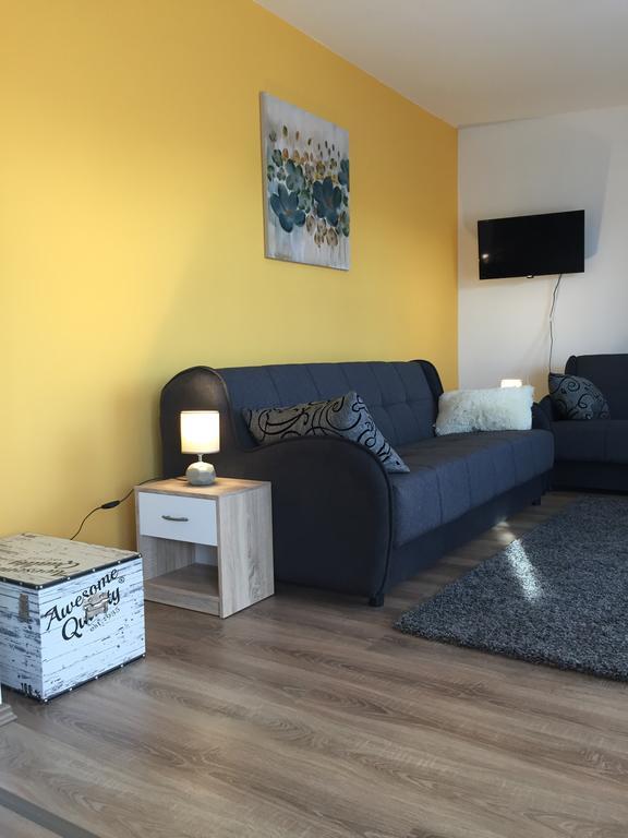 סלוניי Apartments Petra מראה חיצוני תמונה