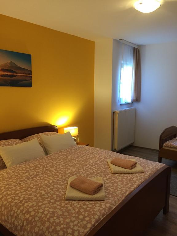 סלוניי Apartments Petra מראה חיצוני תמונה