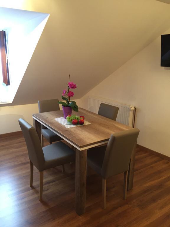 סלוניי Apartments Petra מראה חיצוני תמונה