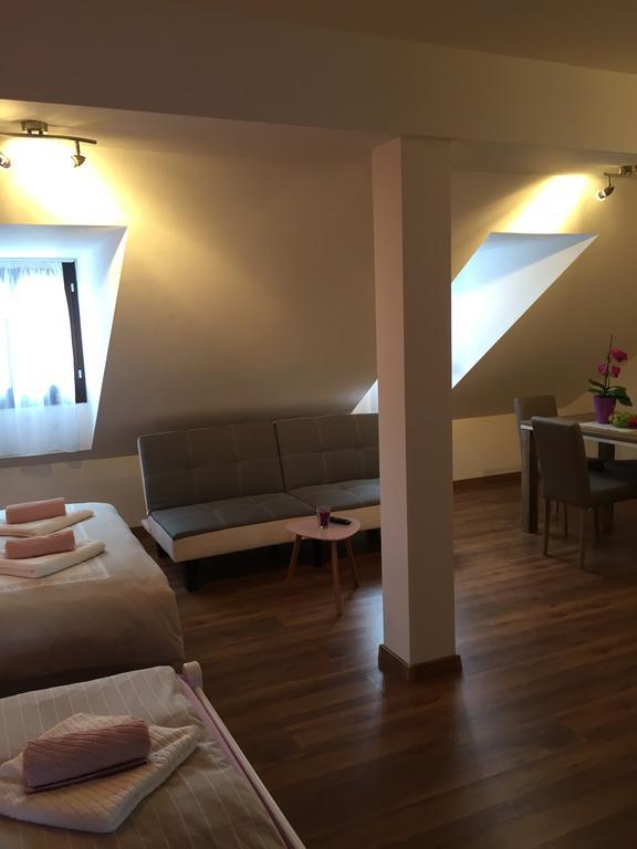 סלוניי Apartments Petra מראה חיצוני תמונה