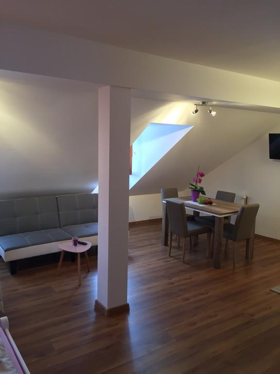 סלוניי Apartments Petra מראה חיצוני תמונה
