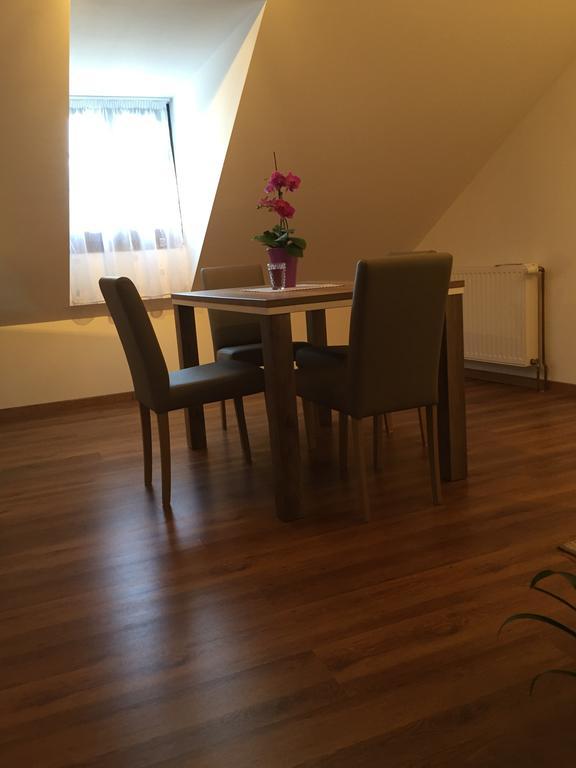 סלוניי Apartments Petra מראה חיצוני תמונה