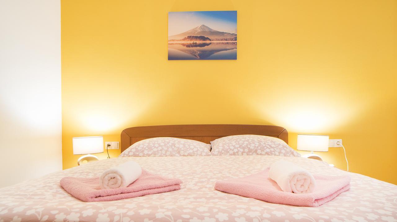 סלוניי Apartments Petra מראה חיצוני תמונה