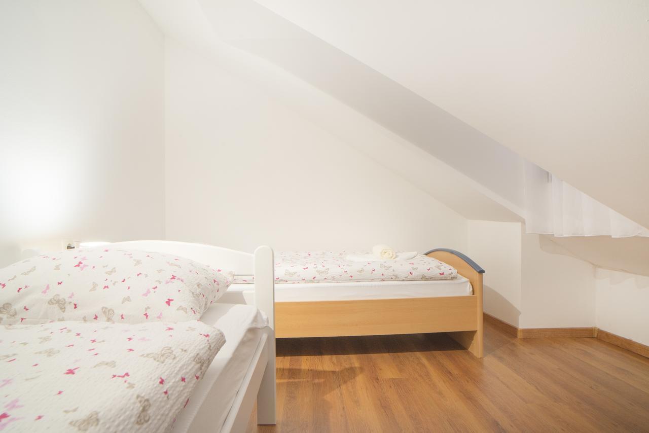סלוניי Apartments Petra מראה חיצוני תמונה