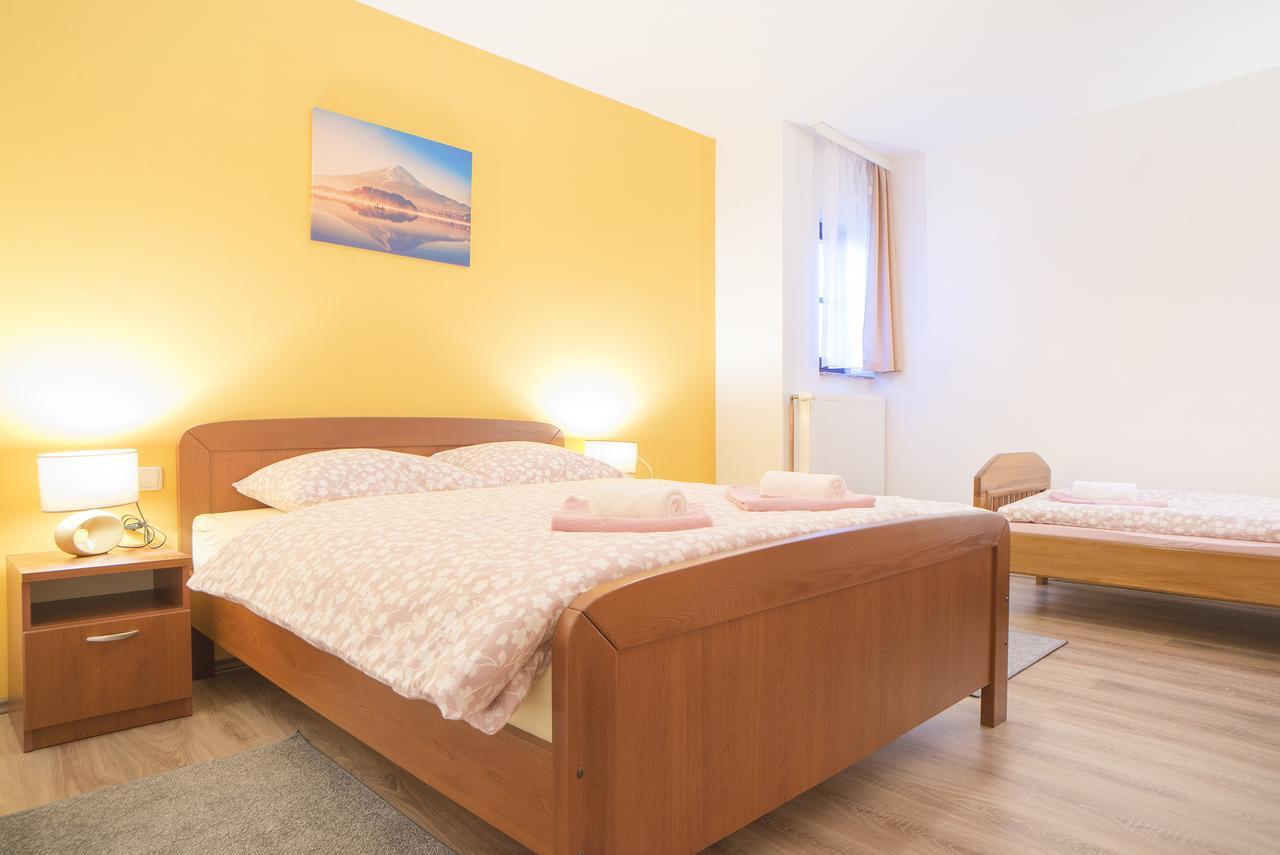 סלוניי Apartments Petra מראה חיצוני תמונה