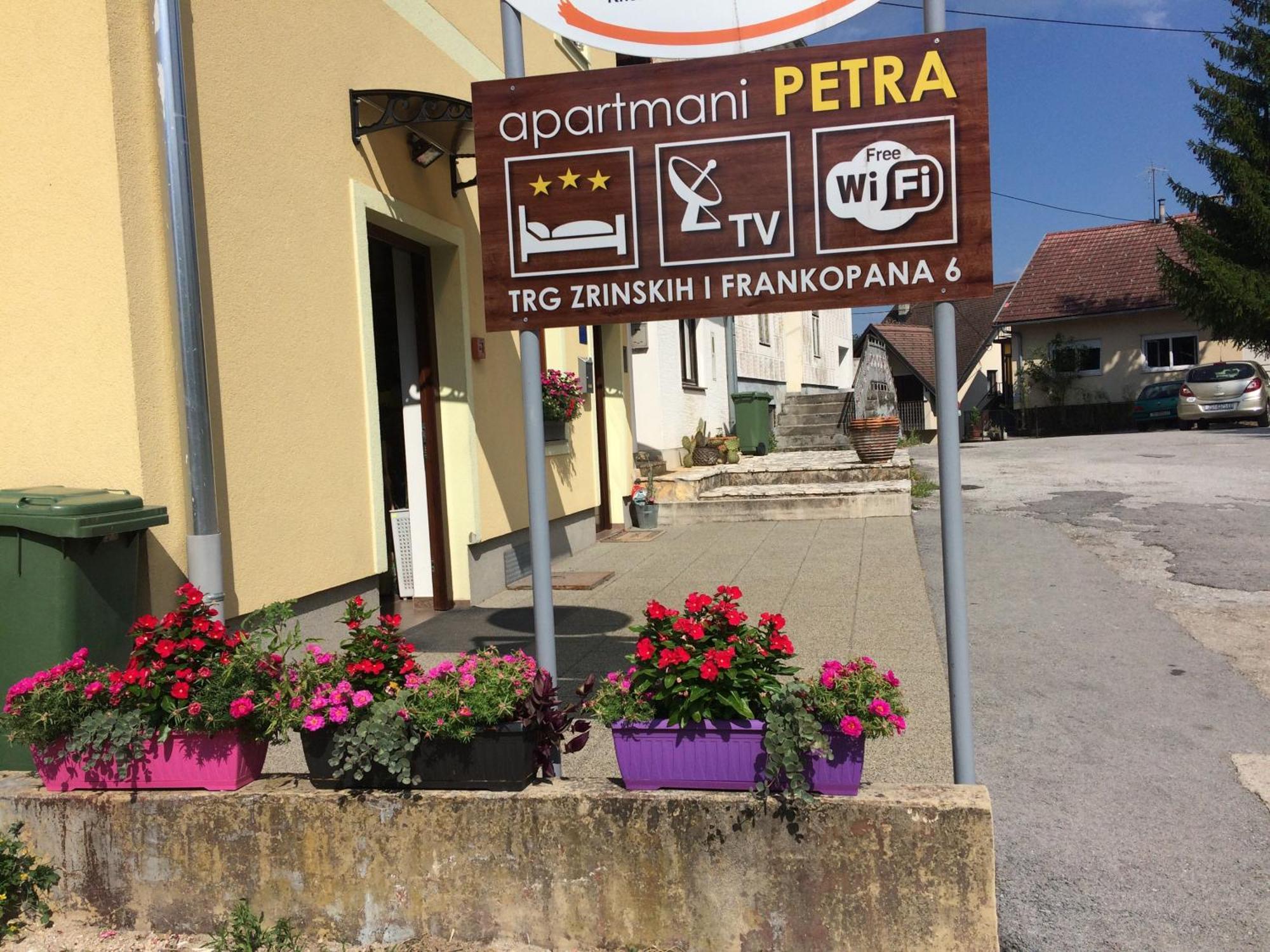 סלוניי Apartments Petra מראה חיצוני תמונה